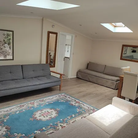 Stylish Apartment 12 Minutes Tube To Oxford Street With Free Wifi And Air Con